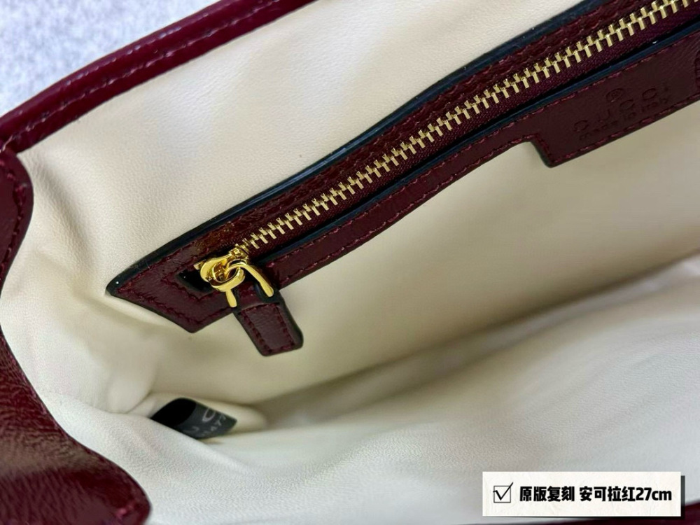 size：27*18cm
Gucci 1961
It's very classic and retro!
You can put down your phone Max!
High end leather!