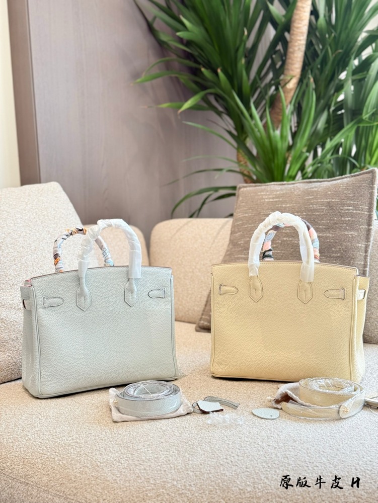 Original cowhide p380
Hermes Birkin is absolutely amazing! A timeless classic! Never outdated!
The Holy Grail blue milkshake and white color match perfectly with summer!
Go out easily - carry it directly and fill up your aura
Togo intradermal suture,...