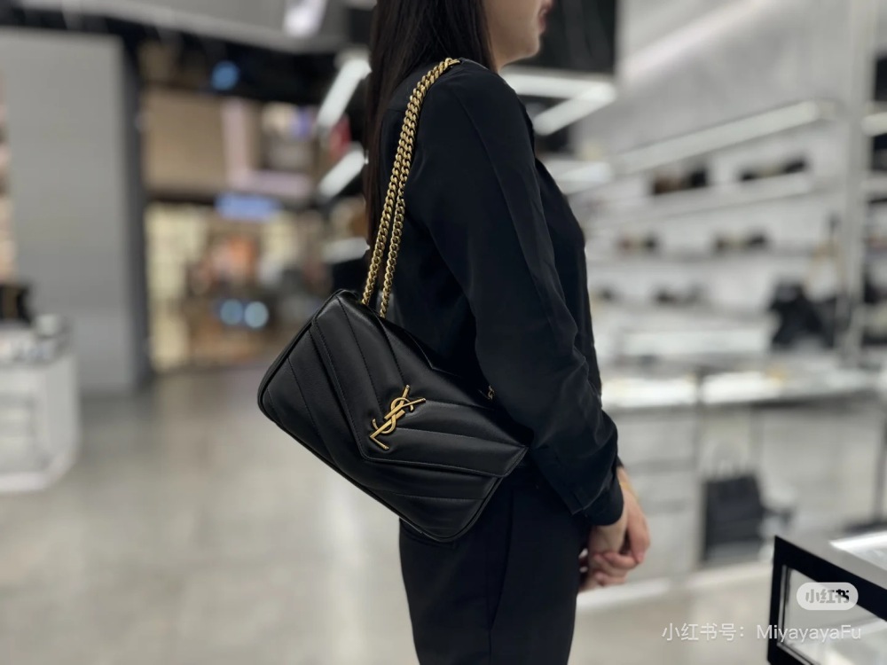 Ysl loulou bag is once again released, still a classic and timeless model. It is recommended to buy it
