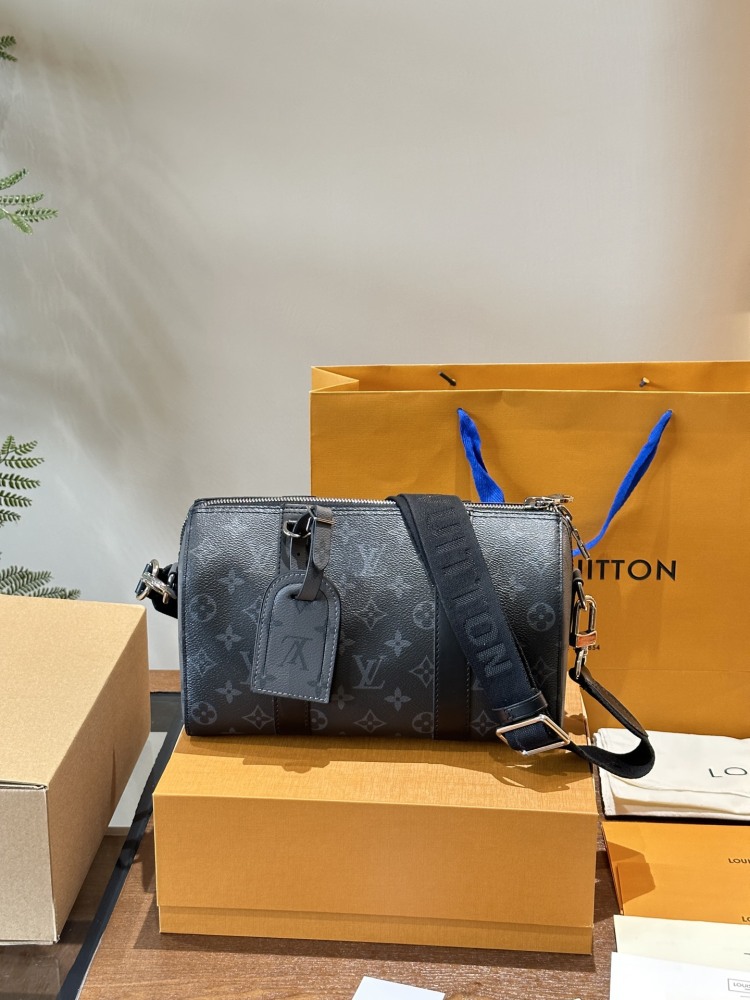 p260
New LV KEEPALL 25 Black Grey Old Flower
The new generation of LV men's bags is coming, and the new men's bag Keepall 25 is coming
I used City Keepall's nylon straps and luggage tag pendant, along with
Made of KeepallXS body combination.
Black an...
