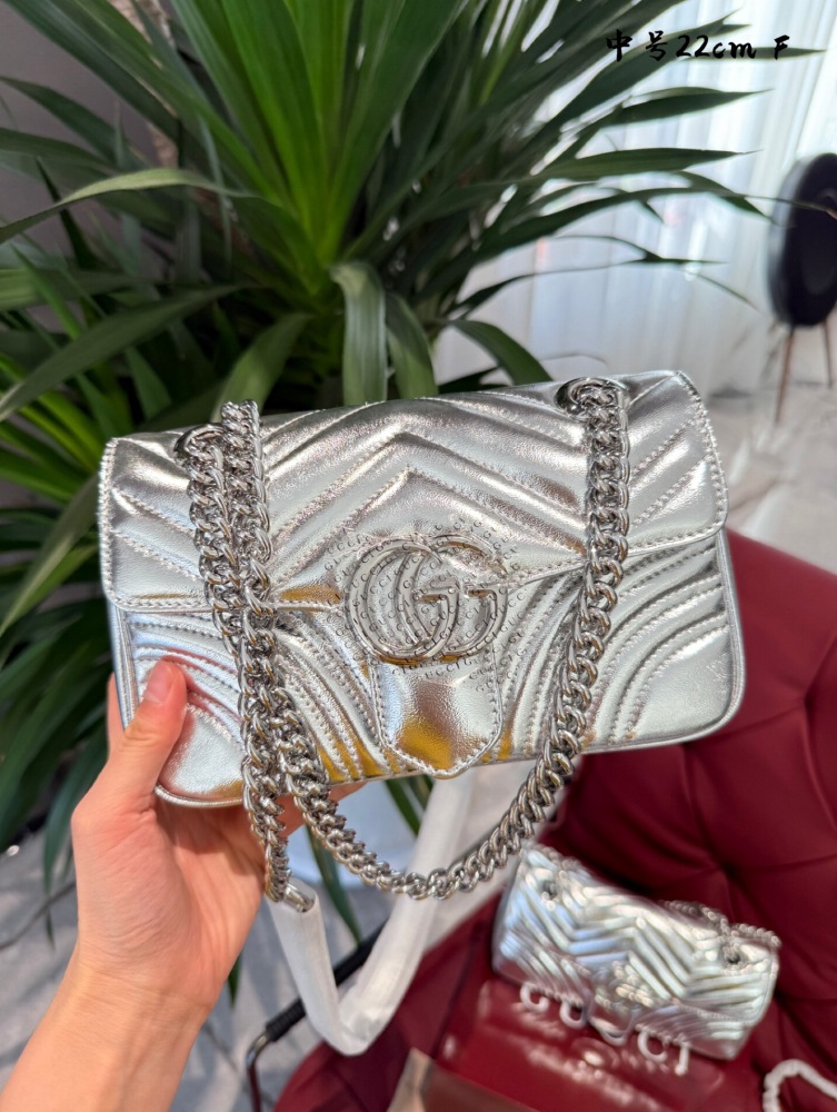 17cm  p215
22cm p225
26cm p230
A color scheme that will definitely surprise you, space silver
Toxic GGmarmont has a new color!  This silver one with a hint of pearl is amazing!  It's perfect for various festivals and events at the end of the year. It...