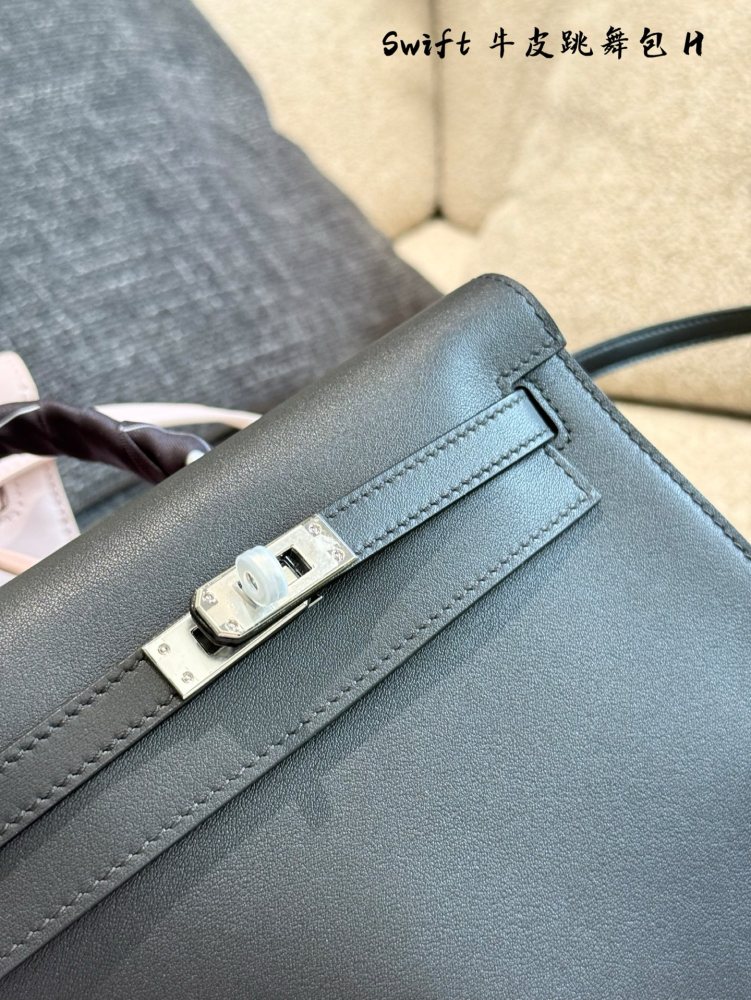 P370 double shoulder straps
Why is Hermes Dance Bag so popular? Why is Hermes Danse so popular?
I have been a huge fan of this bag lately. I can easily take it for daily wear without feeling too forceful. It not only has a high appearance value, but ...