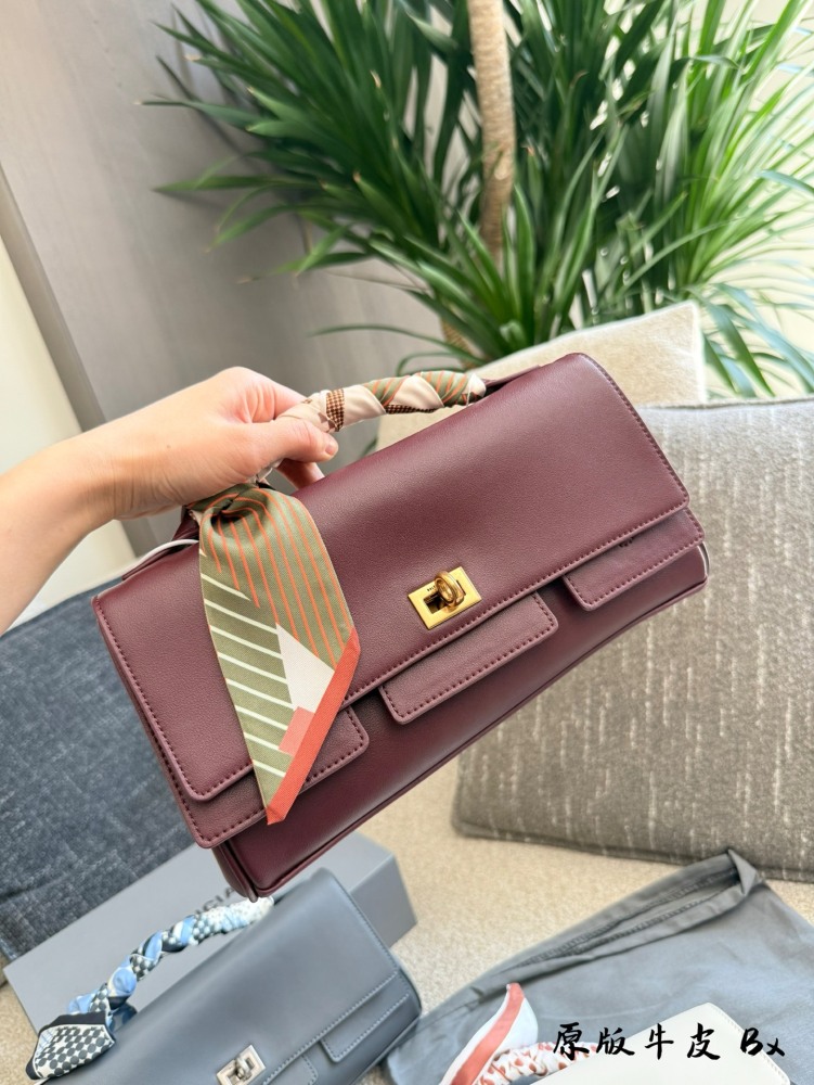 p280
Balenciaga Handbag Underarm Bag 25 Spring/Summer New Collection 29cm Full Set Packaging