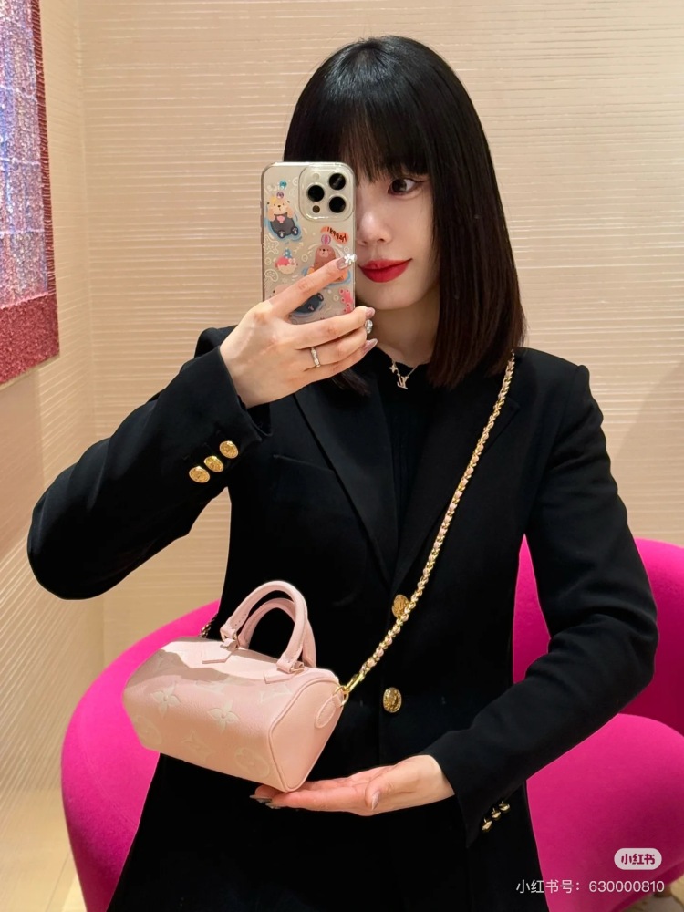 LV knows how to control women's hearts so well that pink is a must-have