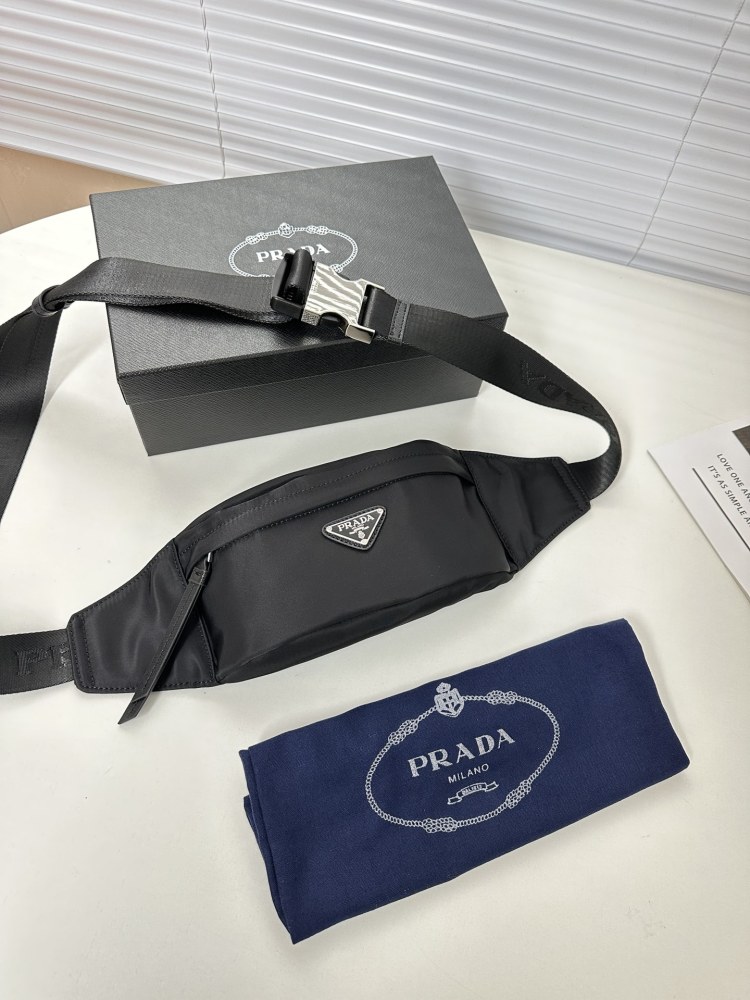 Comes with a gift box size of 2 5x 11 x 5 PRADA waist bag/chest bag model 2VL034. This waist bag design is not only practical but also enhances the overall design sense, making it easy to raise the body proportion. The bag can be worn as a chest bag ...