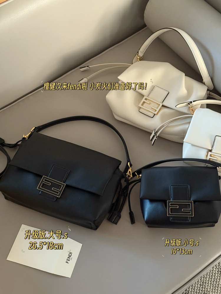 250 265 box upgrade version
Size: 16 * 13cm (small)
26.5 * 18cm (large)
The latest series Mama Baguette has truly been designed to the hearts of fairies!
Fendi's latest magic wand
Fresh and elegant!