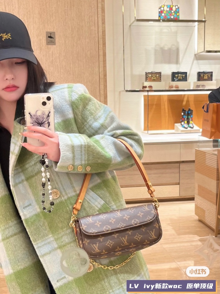 The Han style LV handbag gives you a more elegant look when you go out!
The stylish and versatile LV handbag that cannot be missed is worth having! A must-have for fashionistas! #LV handbag is elegant and practical, stunningly beautiful
Poetry makes ...