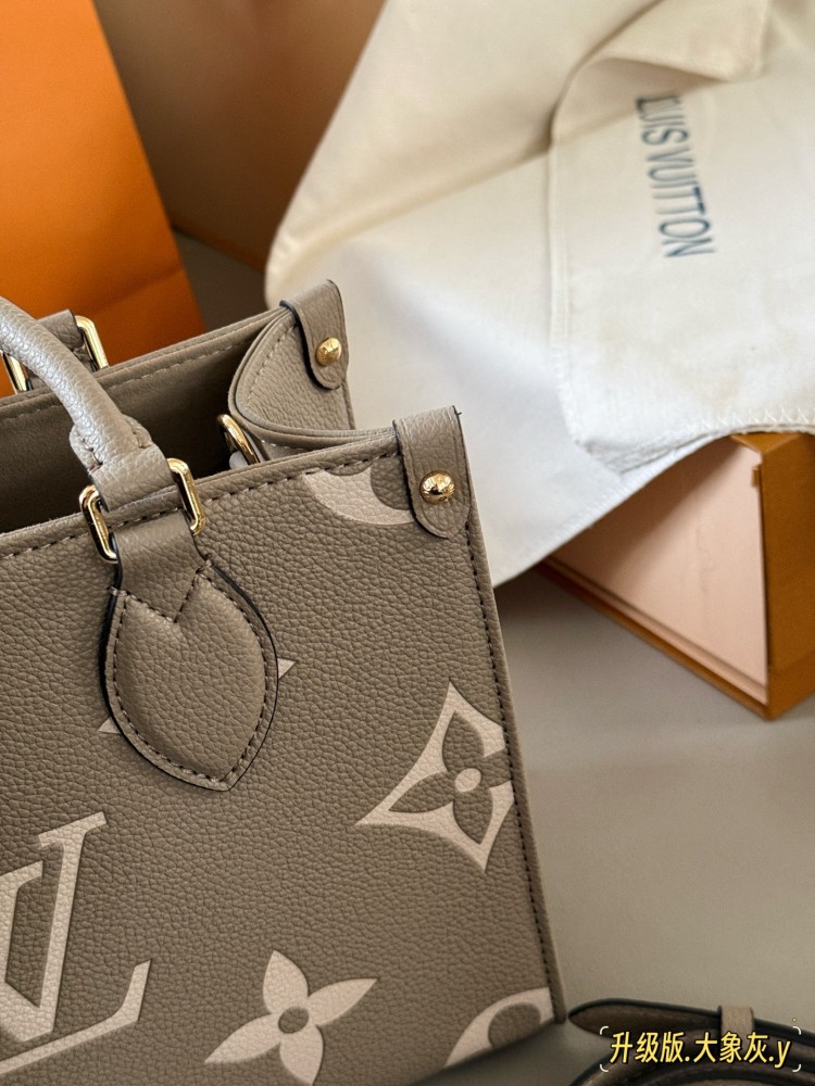 235 box
Mother's Day Gift
Size: 25 * 20cm (small)
Excellent quality, understand the goods ??
It's really too advanced!
Warm, gentle, and creamy Iv on the go tote bag
Elephant Grey has a gentle and elegant temperament!
Search Lv on the go shopping bag
