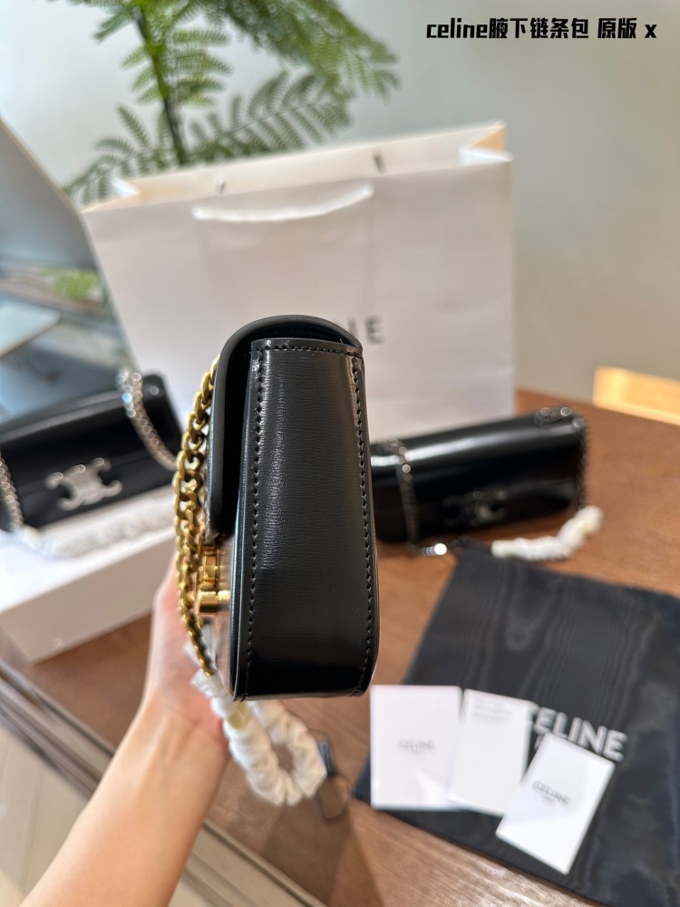 P215 Chain Terms
New Package Promotion | CELINE Hot selling Arc de Triomphe Underarm Bag
CELINE has released a new underarm bag, the Triomphe Shoulder Bag, following the Ava bag. Transform the Triumphal Arch backpack series into an underarm shoulder ...