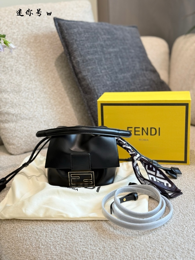 p245
Fendi New Mamma bag
The Fendi Mamma bag redesigned 25 years later. The small style is my favorite.
The timeless Fendi classic bag comes with a 16cm box