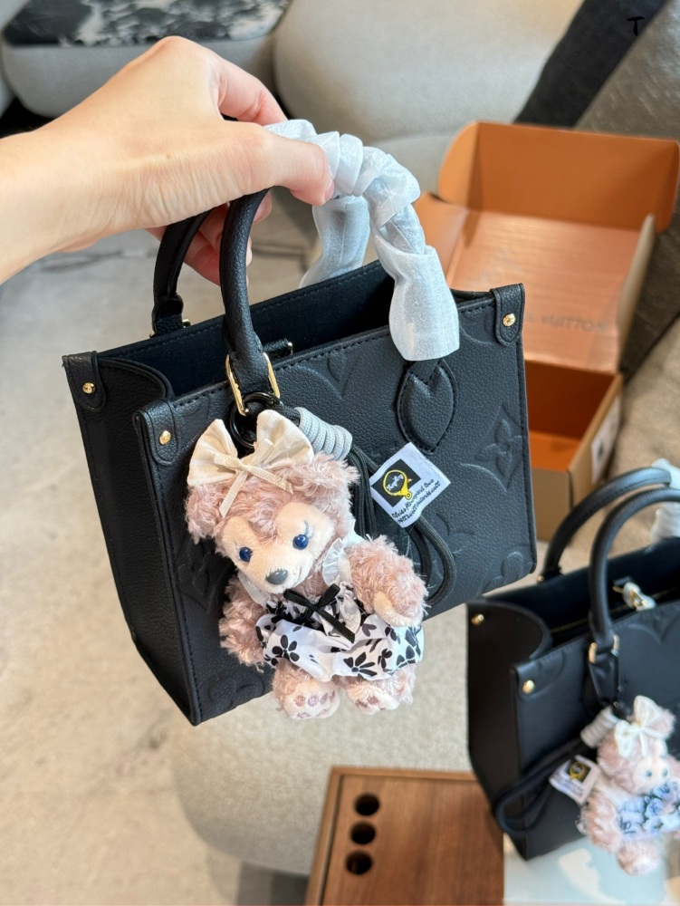 P260p270 with pendant
LV on the Go West Fashion Bag
My new darling, a fashionable new choice!
I recently bought a super favorite bag, which is this [otherwest], model number M23640. It is simply the perfect companion for my daily travels!
Firstly, it...