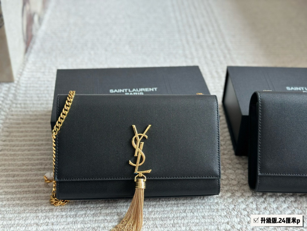 240 box cowhide
Size: 24 15cm (large)
YSL WoC envelope package
kate 
Caviar cowhide looks particularly good in texture! Durable and wear-resistant!
? Crossarm ? Underarm