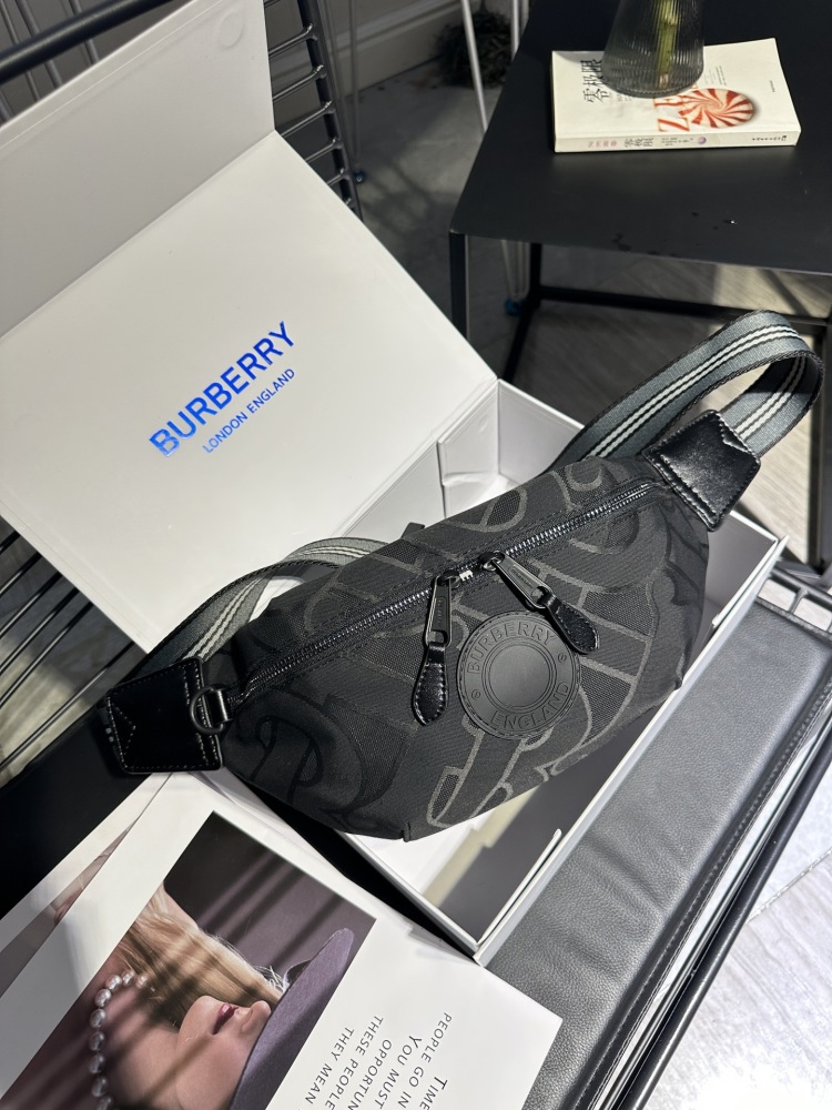 Black BURBERRY New Year NY ? Mlb Co branded Super Western Chest Bag/Waist Bag Premium Version Fabric is custom-made and is N levels higher than the black ones on the market, with perfect embroidery inside and a complete set of hardware logos. Size ...
