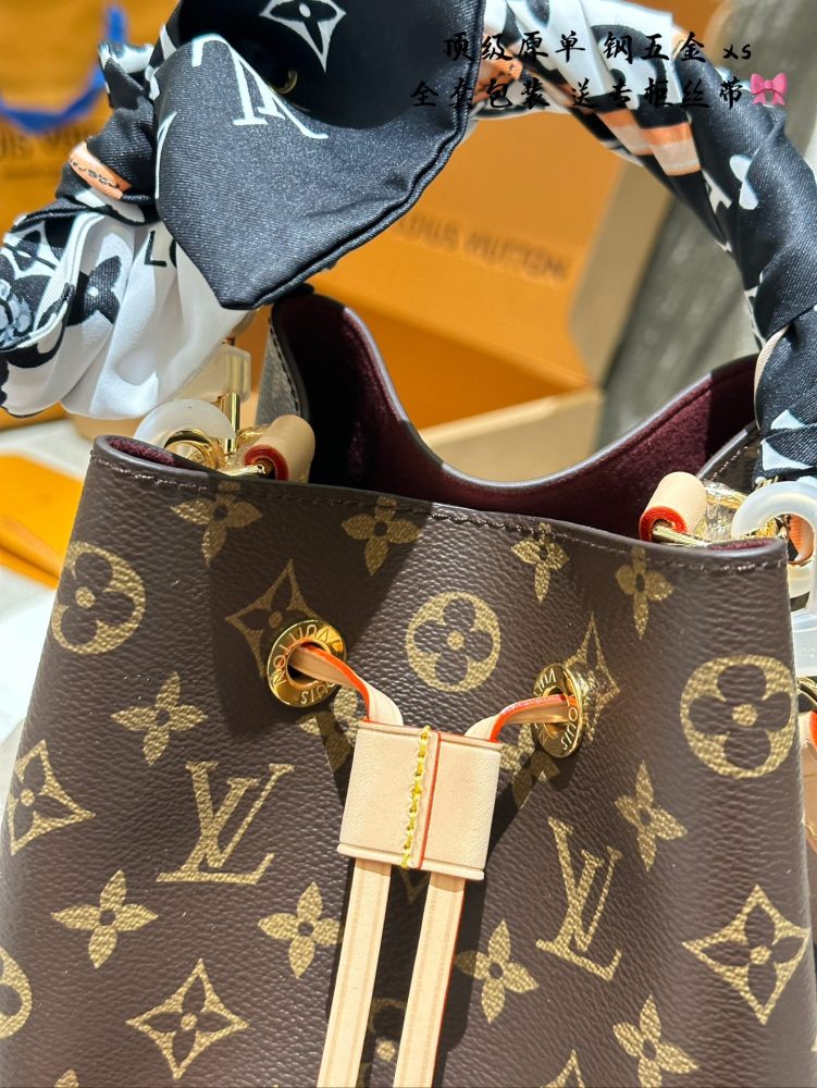 p375
Lv One Second Get Fairy Sister Same Version V
LV speedy nano t+from a fashion perspective As mentioned above, it meets everyone's aesthetic preferences, being lightweight, durable, and super capable of carrying a minimalist body that is suitable...