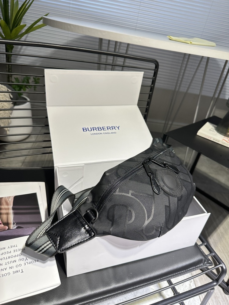 Black BURBERRY New Year NY ? Mlb Co branded Super Western Chest Bag/Waist Bag Premium Version Fabric is custom-made and is N levels higher than the black ones on the market, with perfect embroidery inside and a complete set of hardware logos. Size ...