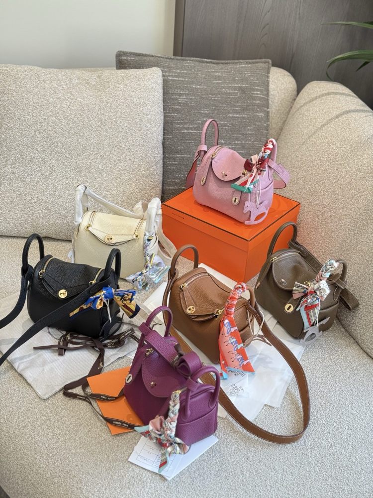 P275
Original TC cowhide Tmall Lindy19 o Hermes timeless' black gold bag ', I really can't refuse Hermes' black gold bag
The whole thing is responsible for 360 degree high-end appearance
I don't want to take it off my back
The capacity is also large
...