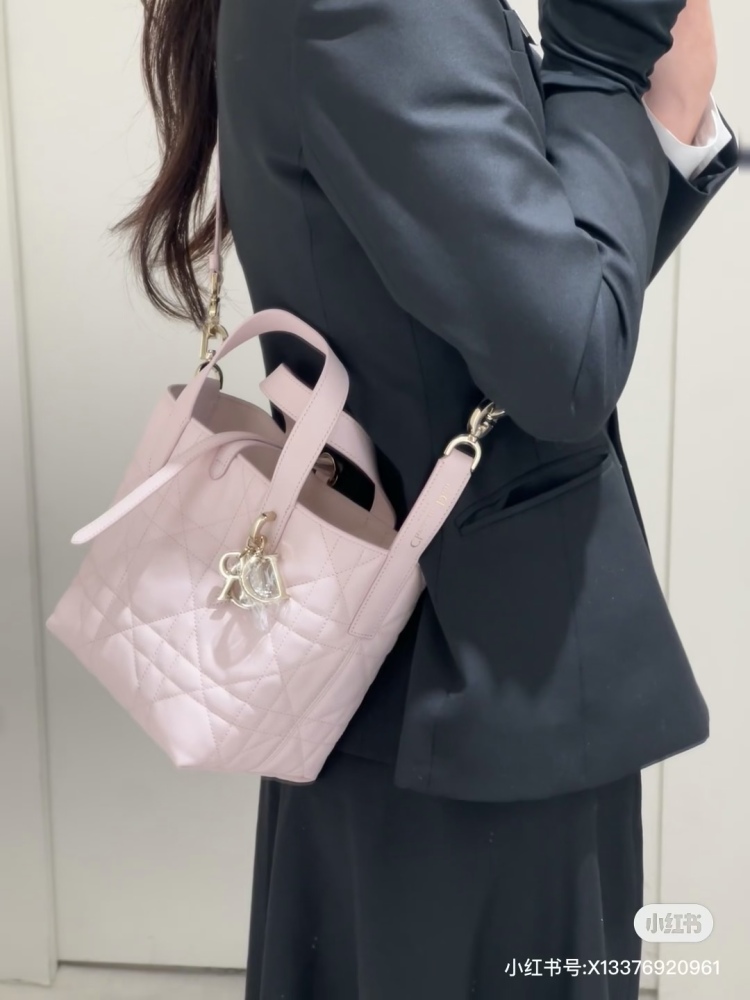 Writing gentle bags, Dior baskets, new colors