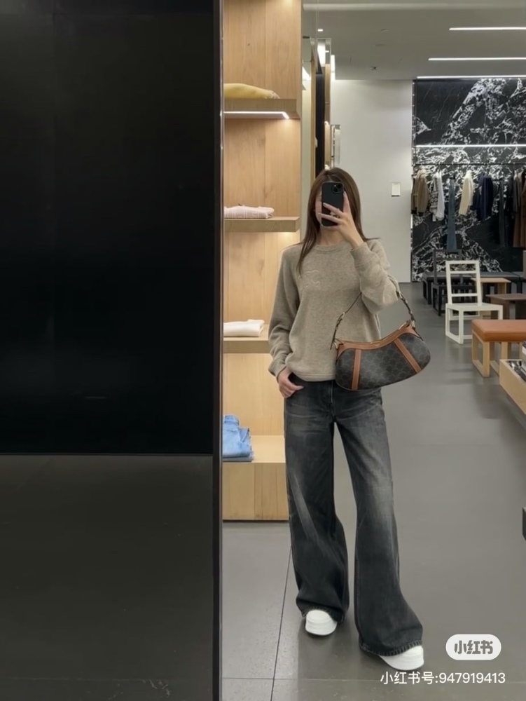 Celine launches new floral shoulder bag
Full of retro style autumn and winter coats, really beautiful