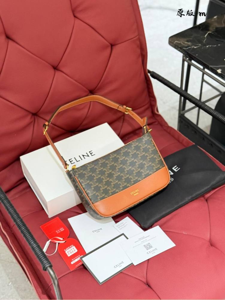 Celine Underarm Bag P205
Celine/Celine Mahjong Underarm Bag#
The bag is more retro and recognizable, and it is very fashionable to carry it by hand or clip it under the armpit!! Although not suitable for crossbody, the shoulder strap can also be adju...