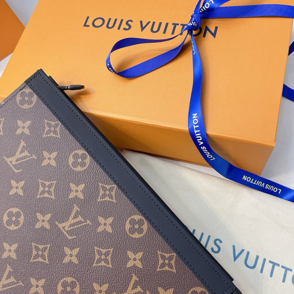Lao Hua LV is known for its exquisite craftsmanship, with rare designs and special leather that combine technological innovation with classic style, highlighting the existence of the Louis Vuitton world. The internal design of the wallet is exquisite...