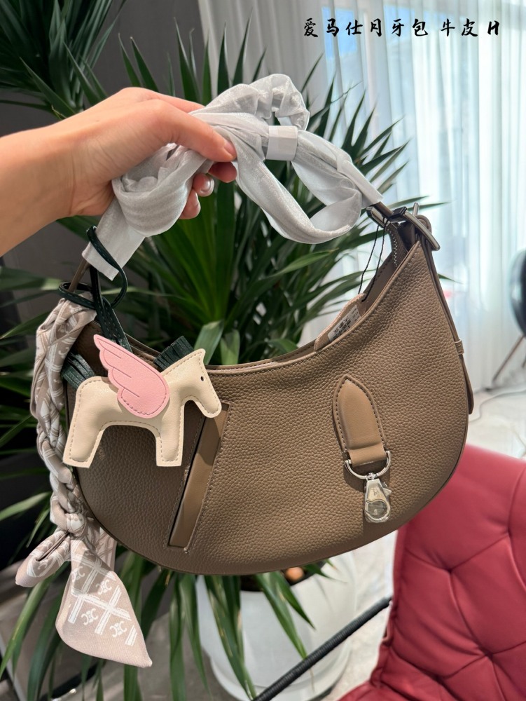 Hermes Moon Tooth Pack p305
Arcon back I can't come down from above
A package that does not require distribution
Capacity can
Can be worn on one shoulder, diagonally, or under the armpit
Even the price is cheaper than neighboring Grandma Xiang, what ...