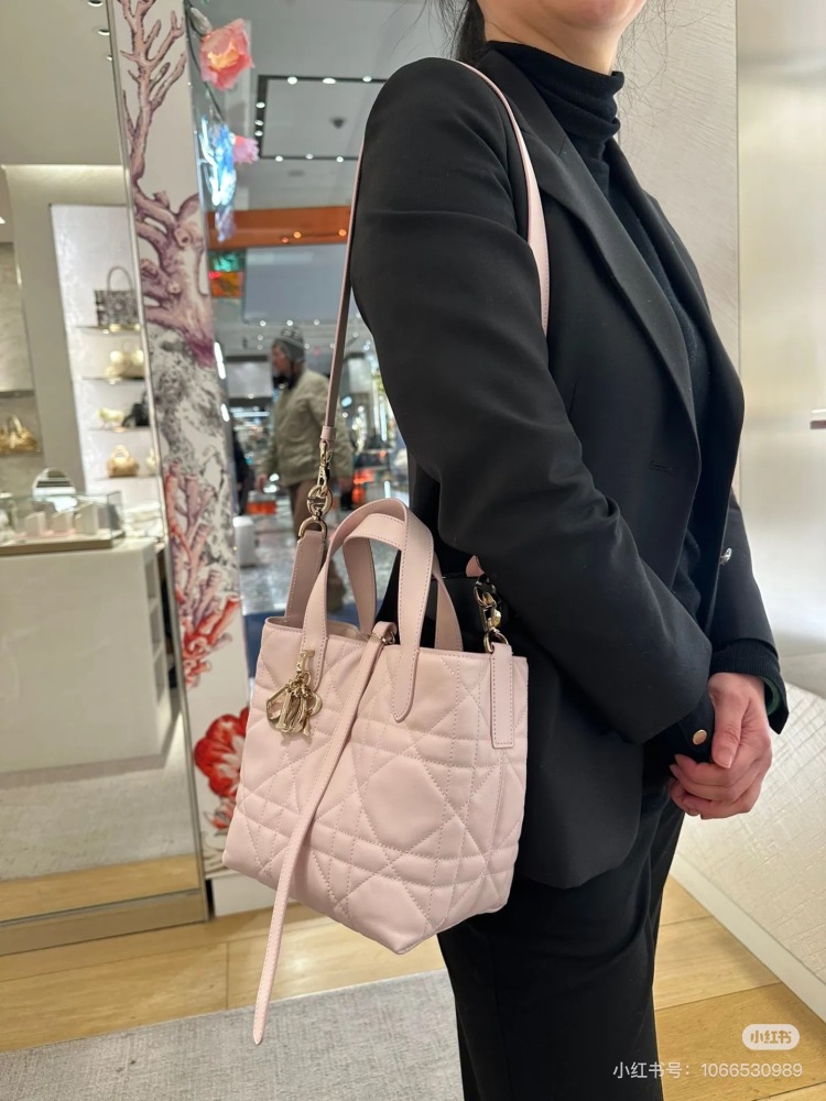 Writing gentle bags, Dior baskets, new colors