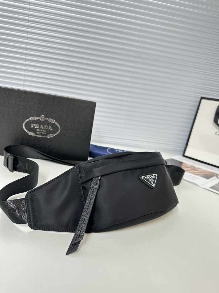Comes with a gift box size of 2 5x 11 x 5 PRADA waist bag/chest bag model 2VL034. This waist bag design is not only practical but also enhances the overall design sense, making it easy to raise the body proportion. The bag can be worn as a chest bag ...