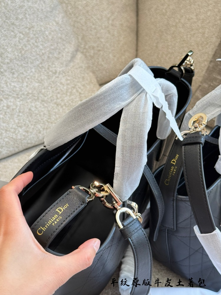 p330p340
The Dior Toujours oil wax leather bag that was asked about was so beautiful that it was a foul. # Fashion is reincarnation, I don't allow it. There are still people who don't know about this treasure bag of Dior Toujours oil wax leather!
The...
