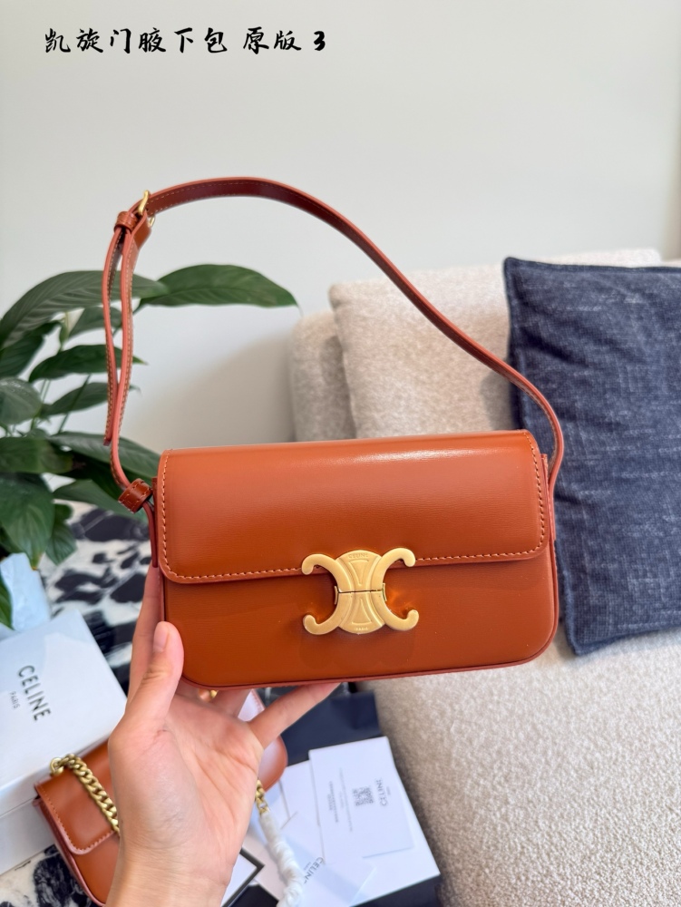 p225
What kind of immortal style is this? It's too explosive
CELINE Triomphe chain armpit bag small
Triumph means "victory, triumph" in French
The inspiration for the double C buckle of the bag comes from the rich paintings of the Arc de Triomphe Squ...