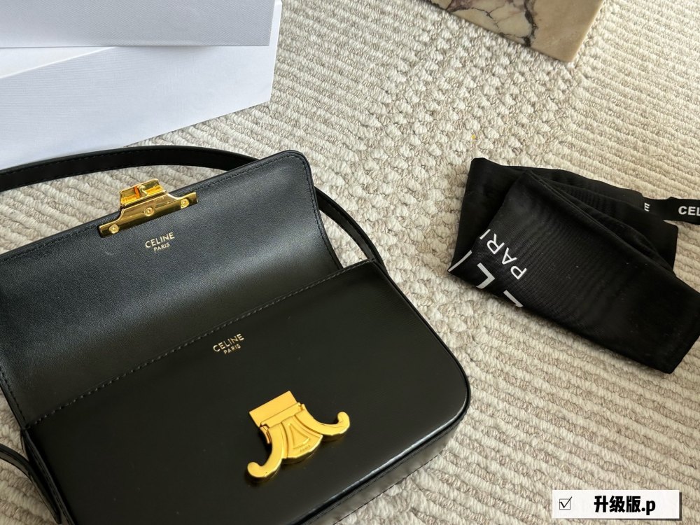 220 boxes
size：20*11cm
Celine super beautiful armpit bag Arc de Triomphe
?? Upgraded version for reshipment
Retro sexy versatile small bag
Don't miss it!!
?? Cowhide leather