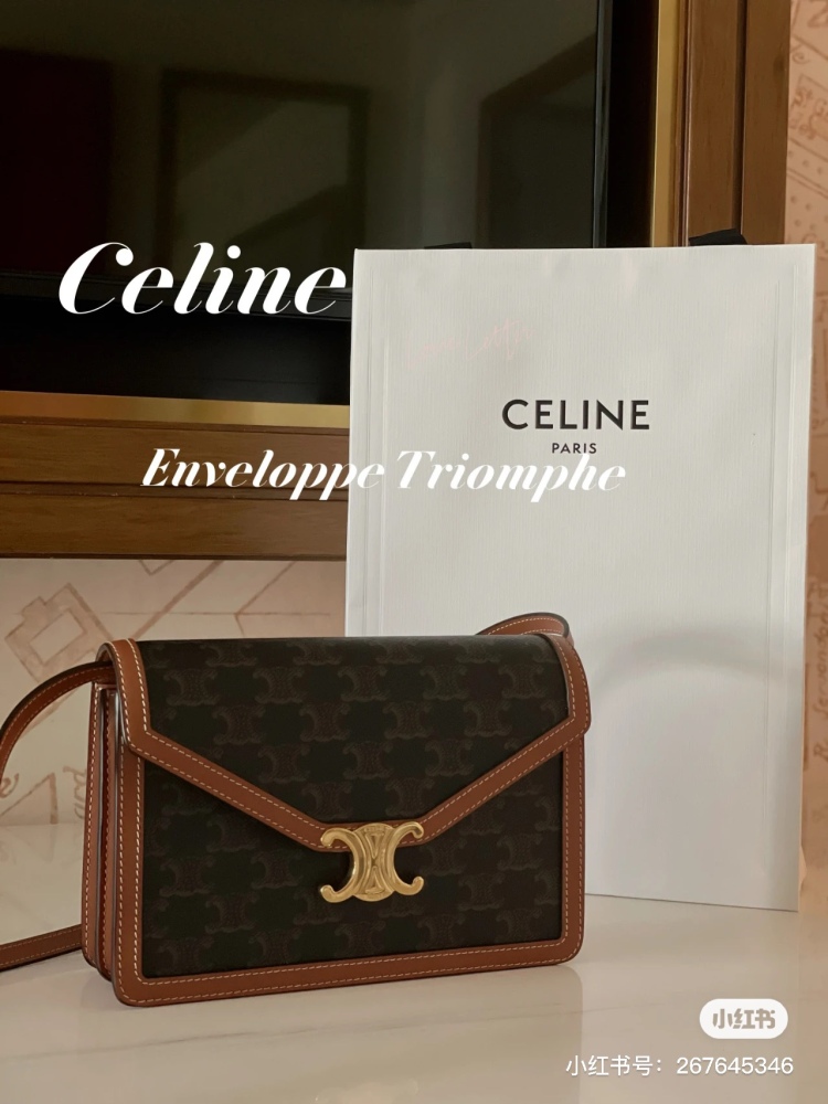 CELINE aging Arc de Triomphe envelope bag, lightweight chain splicing, compact body more suitable for autumn and winter super practical!  To To accommodate larger smartphone models such as Plus, adjustable shoulder strap (50cm) # Celine Woc # Celine ...