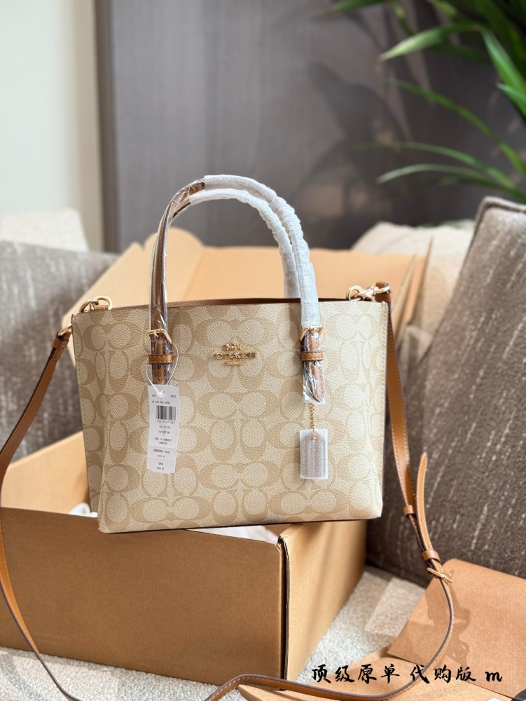 p270
Coach Classic Tote Mollie Tote 25
Classic Tote
Good match, timeless
Practical Capacity
Umbrellas and water bottles can be placed
Can be carried by hand or slung diagonally
You can also DIY shoulder strap airplane box packaging at will