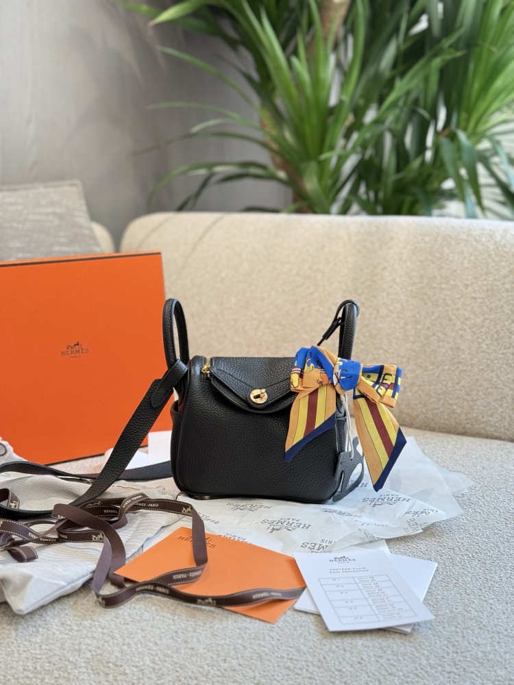 P275
Original TC cowhide Tmall Lindy19 o Hermes timeless' black gold bag ', I really can't refuse Hermes' black gold bag
The whole thing is responsible for 360 degree high-end appearance
I don't want to take it off my back
The capacity is also large
...
