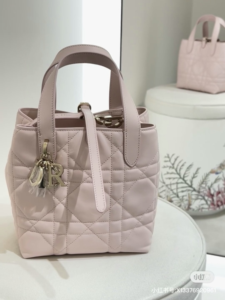 Writing gentle bags, Dior baskets, new colors