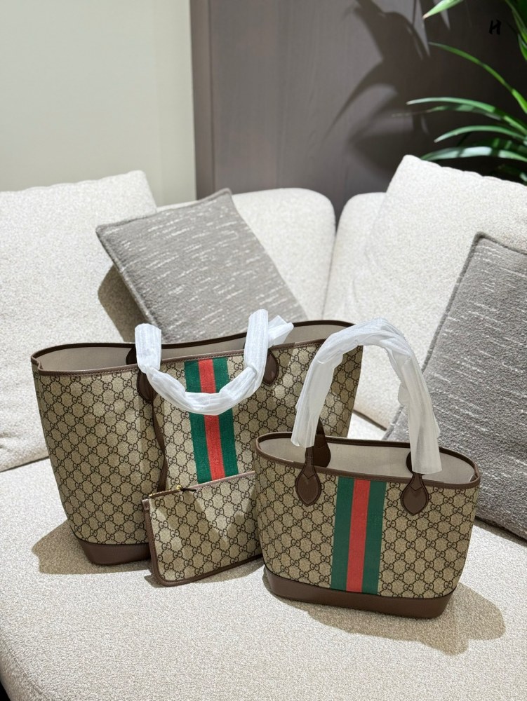 p225p235
Gucci has released a cute little one again! shopping bag
This tote basket is so beautiful! High cost-effectiveness, can fit anything, even long shoulder straps can be worn under the armpit! Versatile, don't worry about him going to Ole, no m...