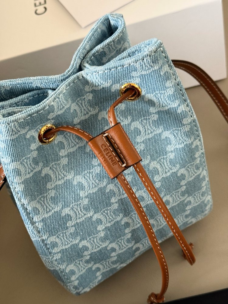 205 box
size：14*18cm
Celine denim bucket bag
Shallow denim is perfect for summer!
Super online appearance
Celine bucket bag is easier to carry on the back