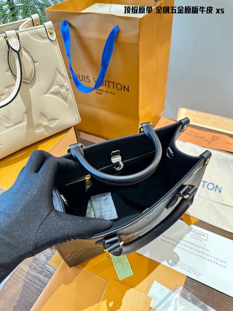 p405
Top grade original all steel hardware
Original cowhide Lv 25cm jungle bag
New embossed folding gift box
Iv Jungle Shopping Bag
Wow, it's so beautiful! Exquisite handbag!
The size is just right and sufficient!
The flower design quality is up to s...