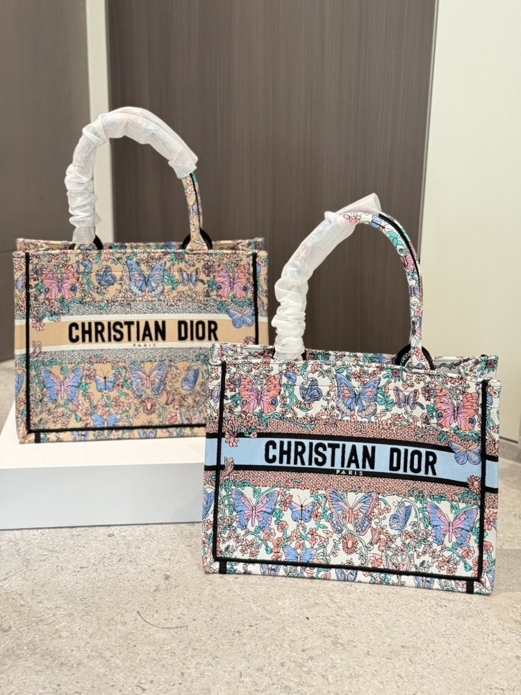 P290 Spring New Collection
Dior | ww This bag has the name INFP Butterfly written on it! Butterflies flap their wings, and all things are colorful
When butterflies flap their wings and sweep through the summer, everything is endowed with vitality. Th...