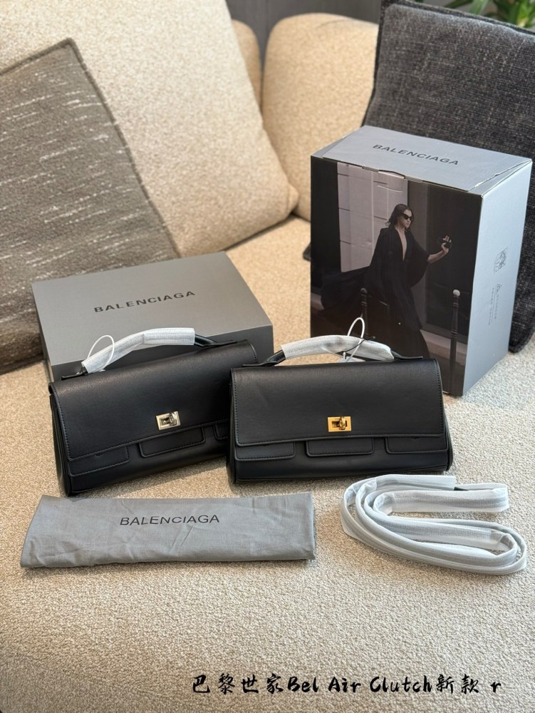 p270
Balenciaga Handbag Underarm Bag 25 Spring/Summer New Collection 29cm Full Set Packaging