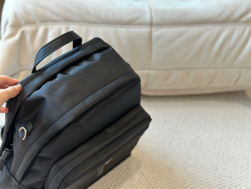￥260
PRADA large capacity men's backpack, made of classic nylon parachute material, lightweight and easy to maintain! The large capacity design allows you to travel without worrying about zipper compartments and computer compartments in your bag
The...