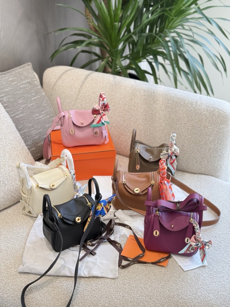 P275
Original TC cowhide Tmall Lindy19 o Hermes timeless' black gold bag ', I really can't refuse Hermes' black gold bag
The whole thing is responsible for 360 degree high-end appearance
I don't want to take it off my back
The capacity is also large
...