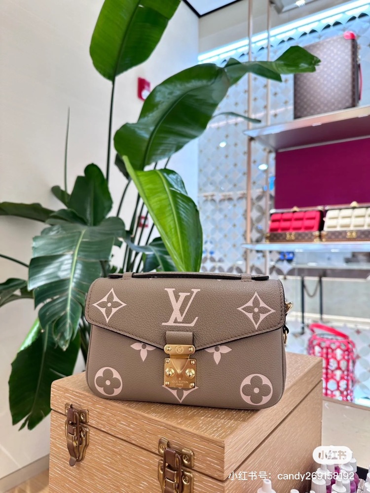 LV Postman Bag Classic