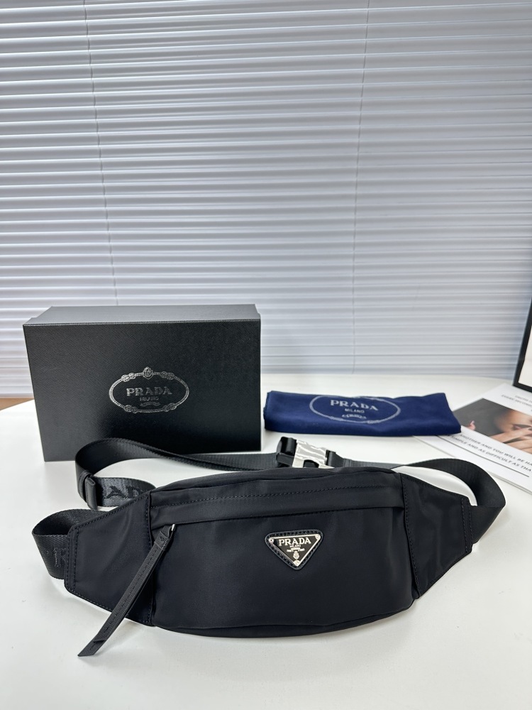 Comes with a gift box size of 2 5x 11 x 5 PRADA waist bag/chest bag model 2VL034. This waist bag design is not only practical but also enhances the overall design sense, making it easy to raise the body proportion. The bag can be worn as a chest bag ...