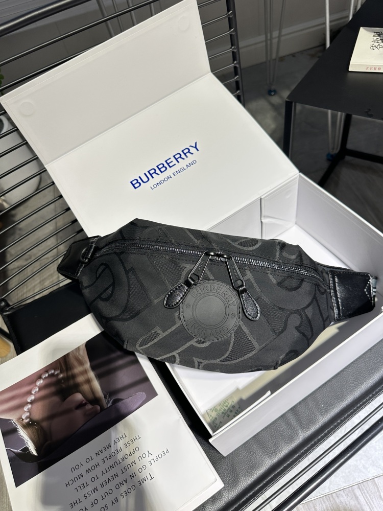 Black BURBERRY New Year NY ? Mlb Co branded Super Western Chest Bag/Waist Bag Premium Version Fabric is custom-made and is N levels higher than the black ones on the market, with perfect embroidery inside and a complete set of hardware logos. Size ...