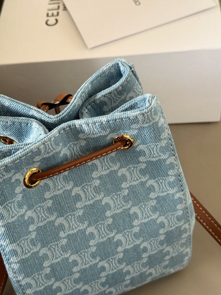 205 box
size：14*18cm
Celine denim bucket bag
Shallow denim is perfect for summer!
Super online appearance
Celine bucket bag is easier to carry on the back