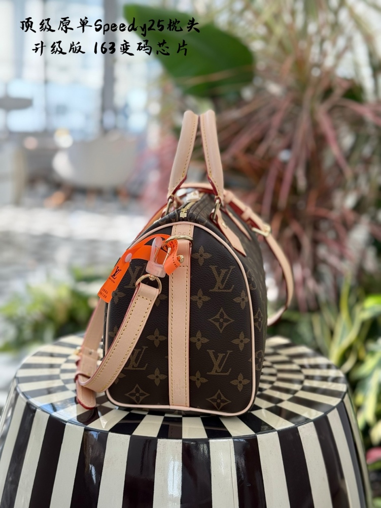 P340 Top Grade Original Single Steel Hardware
LVSpeedy25， Fashion essential item t
Hello, sisters! Today I'm going to share with you a super classic bag - the LV Speedy 25.
Its appearance is simple and elegant, with classic floral patterns that nev...