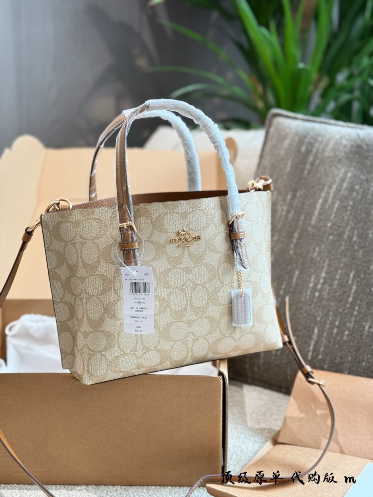 p270
Coach Classic Tote Mollie Tote 25
Classic Tote
Good match, timeless
Practical Capacity
Umbrellas and water bottles can be placed
Can be carried by hand or slung diagonally
You can also DIY shoulder strap airplane box packaging at will