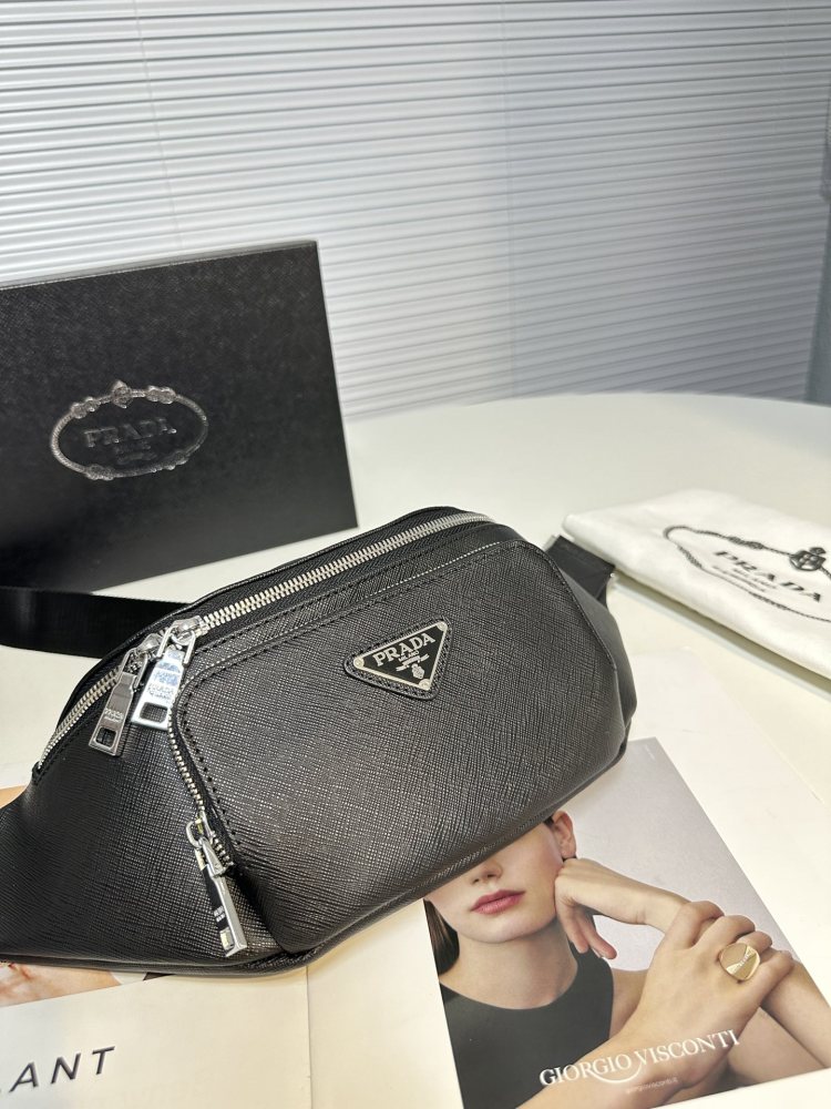 PRADA Waist Bag/Chest Bag Model 2VH 165 This waist bag design is not only practical, but also enhances the overall design sense, making it easy to raise the body proportion. The bag can be placed at the waist where it is, and it can also be used as a...