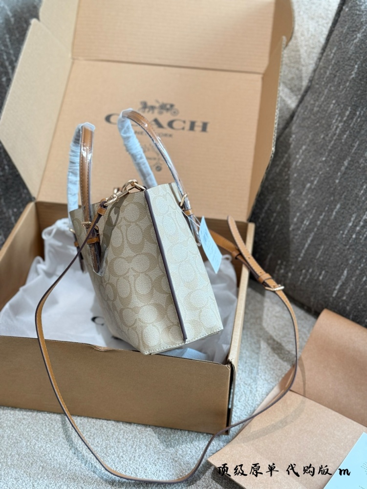 p270
Coach Classic Tote Mollie Tote 25
Classic Tote
Good match, timeless
Practical Capacity
Umbrellas and water bottles can be placed
Can be carried by hand or slung diagonally
You can also DIY shoulder strap airplane box packaging at will