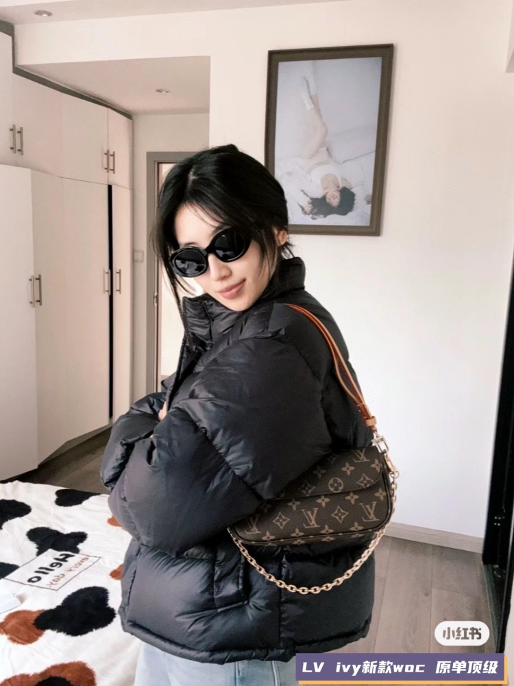 The Han style LV handbag gives you a more elegant look when you go out!
The stylish and versatile LV handbag that cannot be missed is worth having! A must-have for fashionistas! #LV handbag is elegant and practical, stunningly beautiful
Poetry makes ...